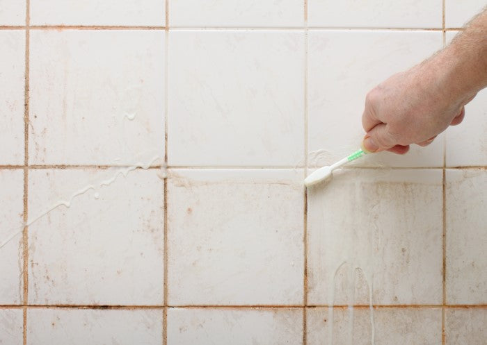 Voegen en kitranden schoonmaken: weg met schimmel en viezigheid! - ViralCleaning